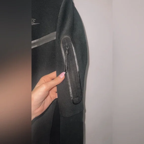 Nike Tech - Picture 6 of 8